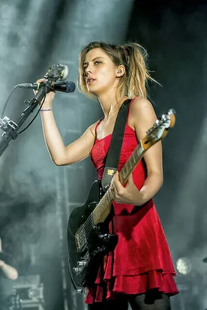 Ellie Rowsell / Wolf Alice / ellieciararowsell nude photo #0044