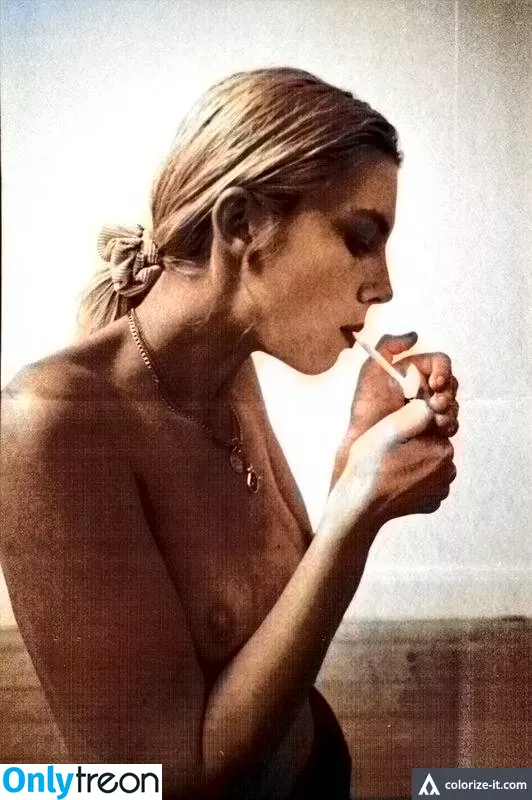 Ellie Rowsell nude photo #0032 (Wolf Alice / ellieciararowsell)