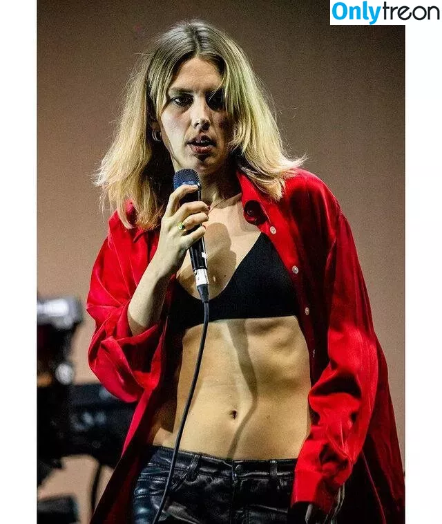 Ellie Rowsell nude photo #0038 (Wolf Alice / ellieciararowsell)