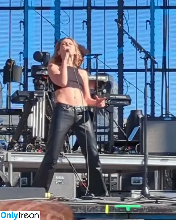 Ellie Rowsell голая photo #0049 (Wolf Alice / ellieciararowsell)