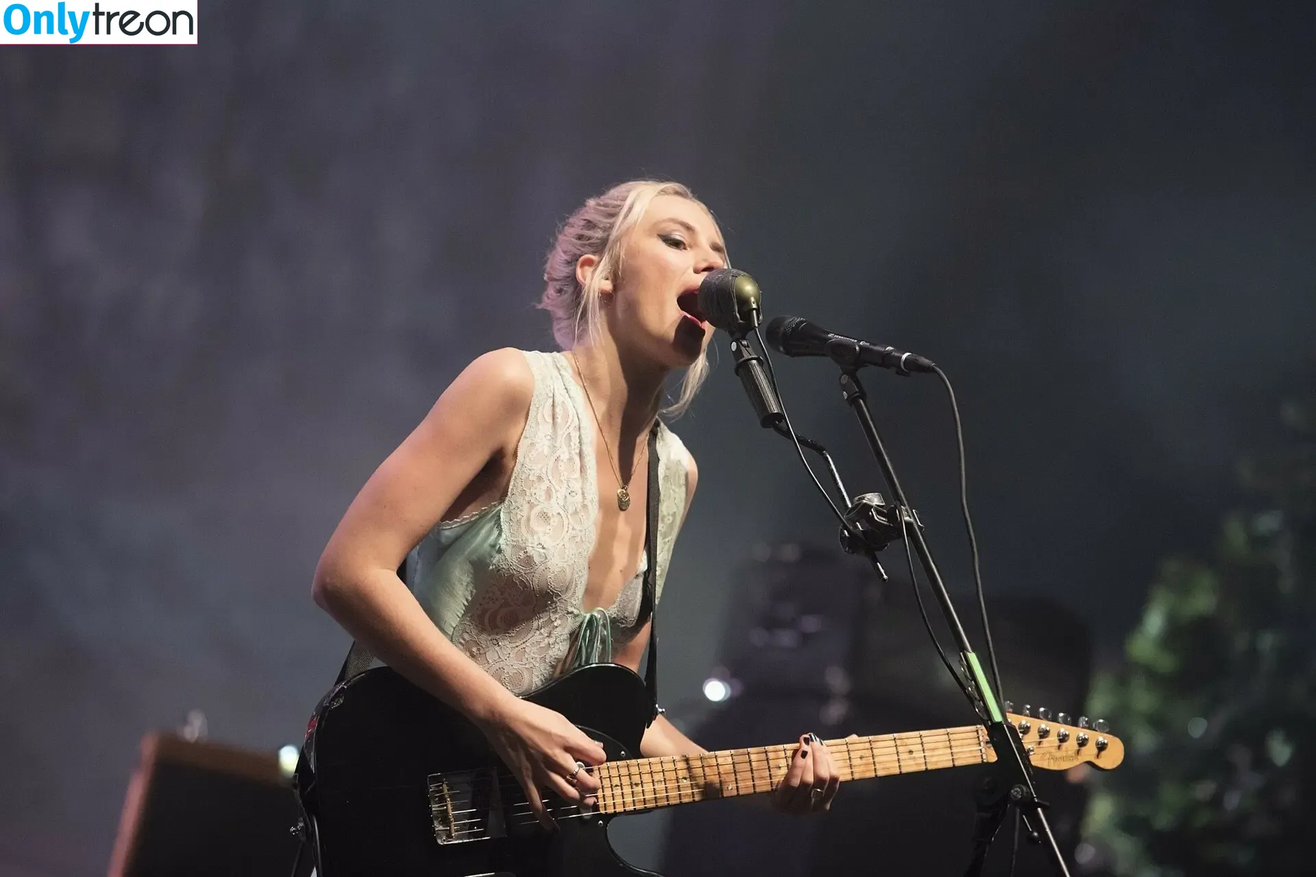 Ellie Rowsell nude photo #0050 (Wolf Alice / ellieciararowsell)