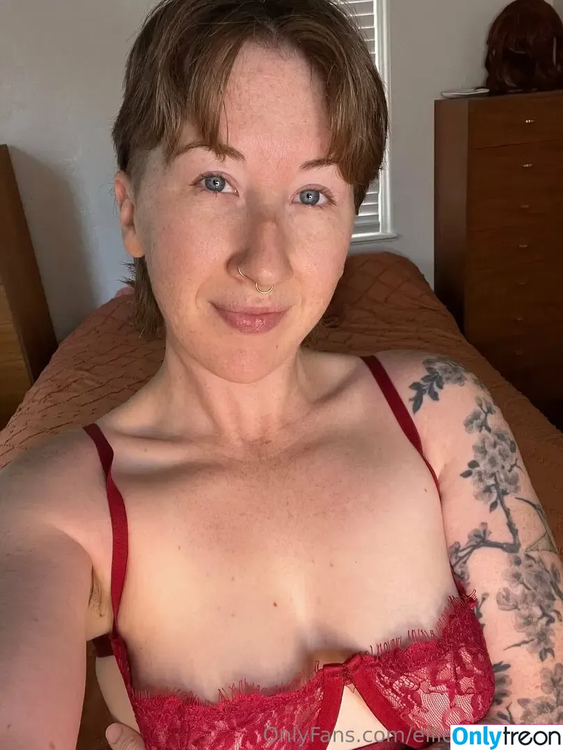 ellierowynfans nude photo #0063 (ellienorski)