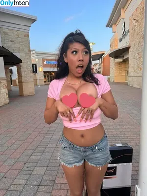 Elorababyy / therealelora nude photo #0023