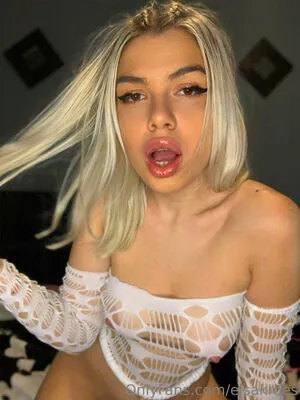 elsakroes / aleryde nude photo #0012