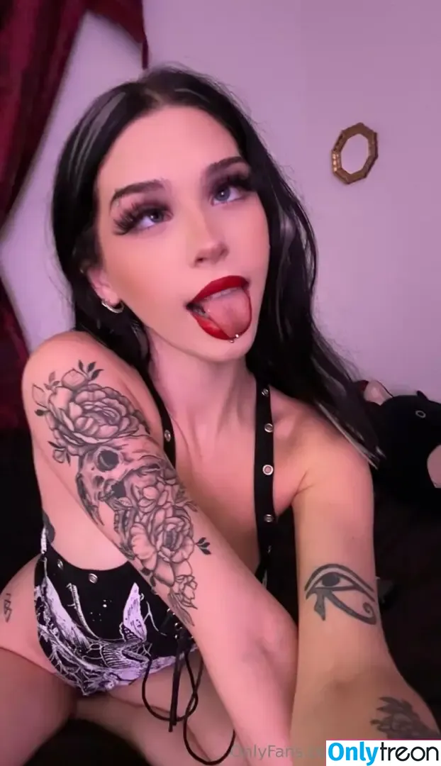 elvirawaifu nude photo #0031 (elvirawaifu)