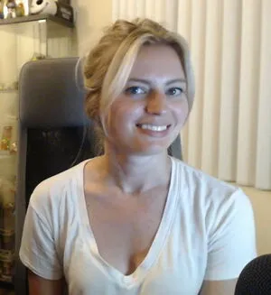 Elyse Willems / elysewillems nude photo #0033
