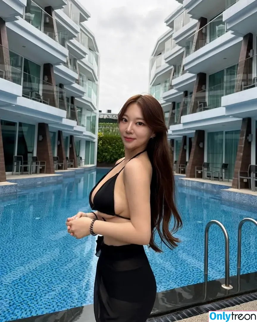 em_mioo nude photo #0011 (em_mioo)