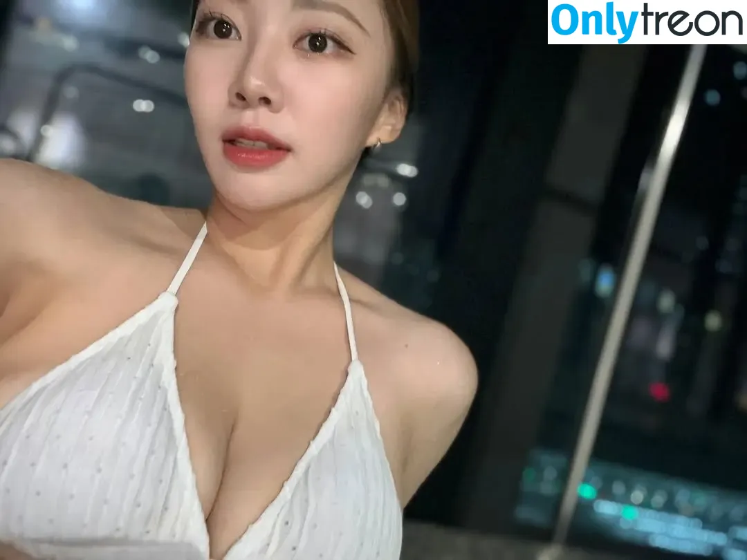 em_mioo nude photo #0020 (em_mioo)