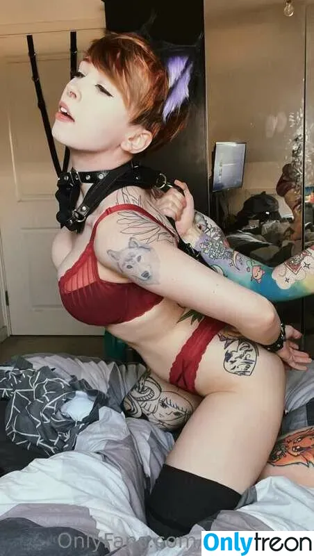 Ember Wolf голая photo #0003 (emberwolf / wolfiesantics)