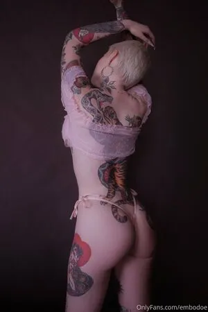 Embodoe nude photo #0118