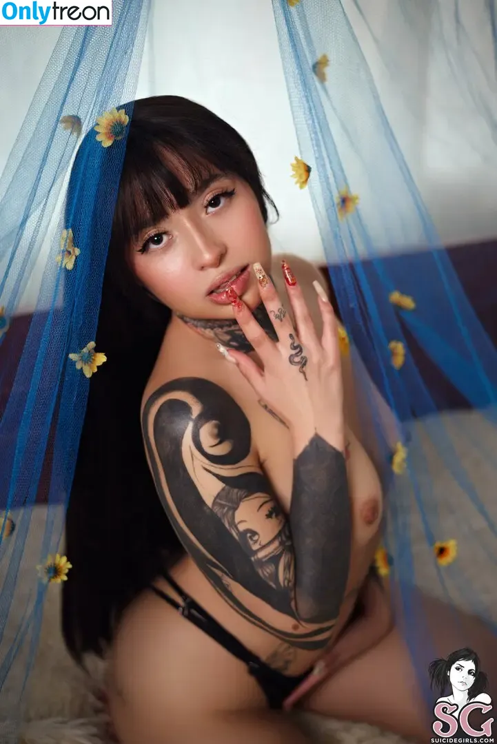 Emelody nude photo #0021 (emelodyworldwide / themelodylane)