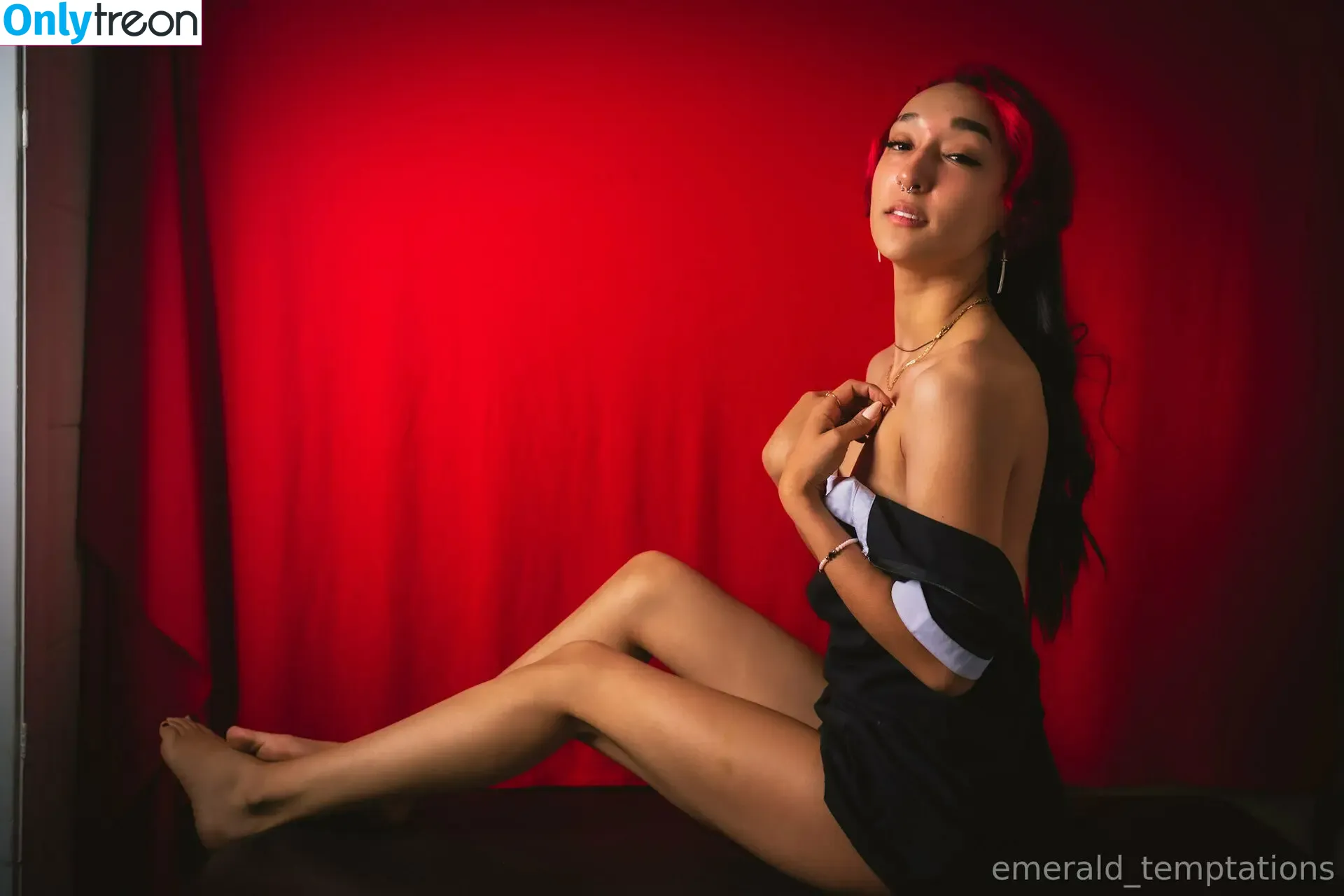 emerafaeley nude photo #0014 (emerafaeley)
