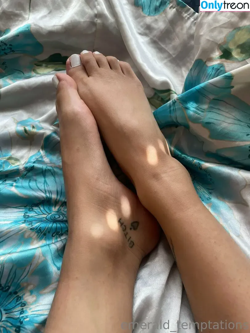 emerafaeley nude photo #0016 (emerafaeley)