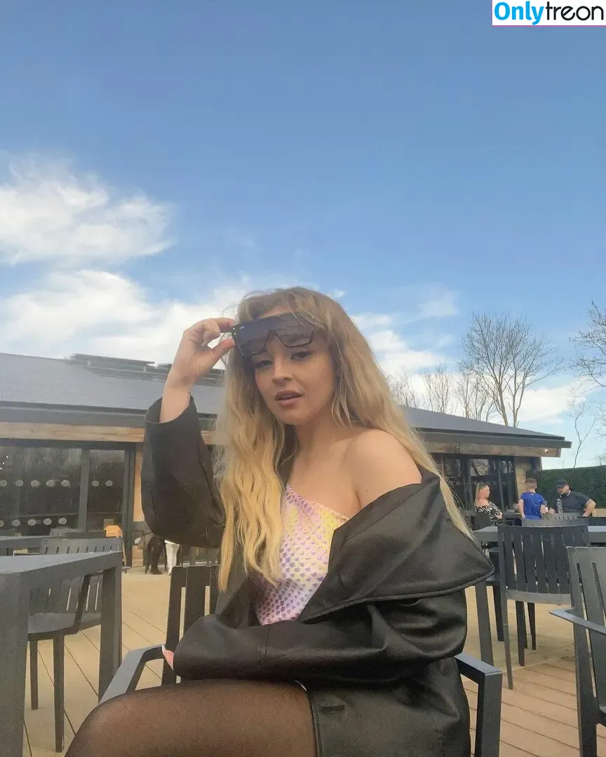 emfandango nude photo #0005 (emilyrxse)