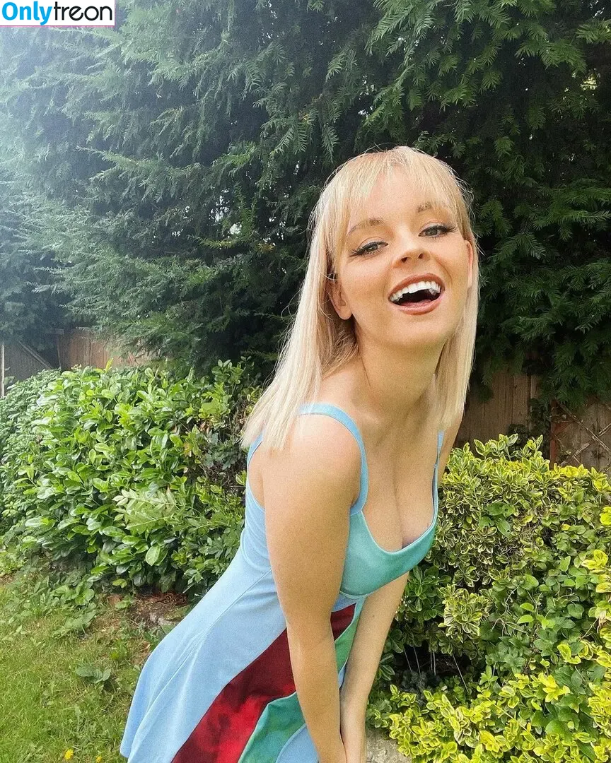 emfandango nude photo #0008 (emilyrxse)