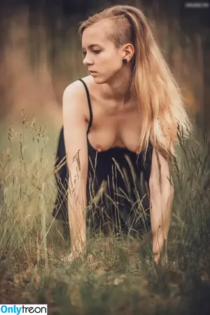 Emi Im Wunderland / Instagram / Model-Kartei / posts nude photo #0159