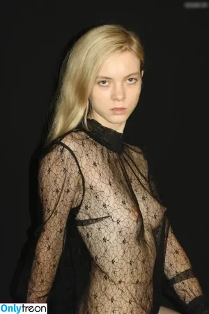 Emi Im Wunderland / Instagram / Model-Kartei / posts nude photo #0357