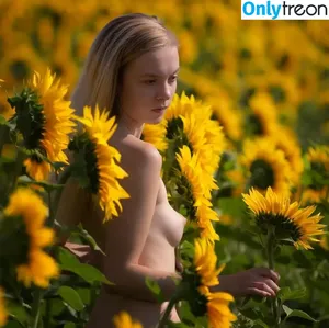 Emi Im Wunderland / Instagram / Model-Kartei / posts nude photo #0625
