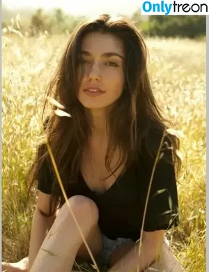Emilia Ares / emiliaares / emiliamars фото голая #0020
