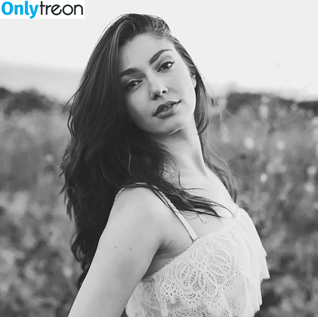 Emilia Ares голая photo #0023 (emiliaares / emiliamars)