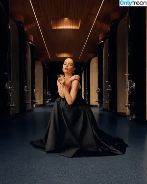 Emilia Clarke / clarkeyxo / emilia_clarke / emiliaclarke nude photo #1830