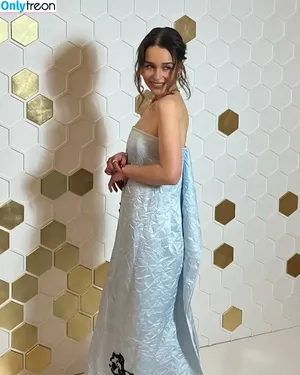 Emilia Clarke / clarkeyxo / emilia_clarke / emiliaclarke nude photo #1913