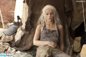 Emilia Clarke / clarkeyxo / emilia_clarke / emiliaclarke фото голая #2037