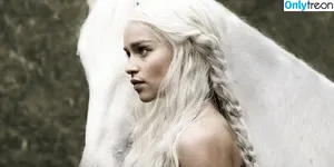 Emilia Clarke / clarkeyxo / emilia_clarke / emiliaclarke фото голая #2041
