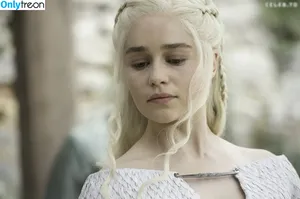 Emilia Clarke / clarkeyxo / emilia_clarke / emiliaclarke фото голая #2045