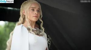 Emilia Clarke / clarkeyxo / emilia_clarke / emiliaclarke фото голая #2060