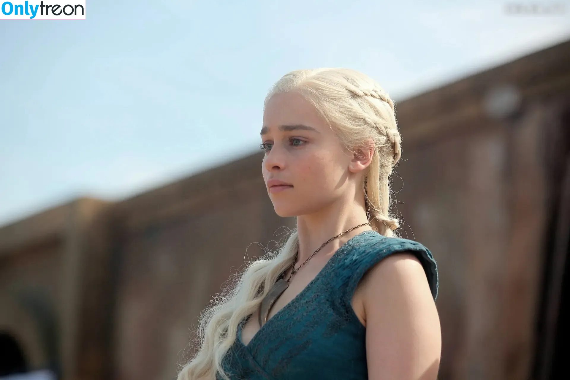 Emilia Clarke nude photo #2043 (clarkeyxo / emilia_clarke / emiliaclarke)