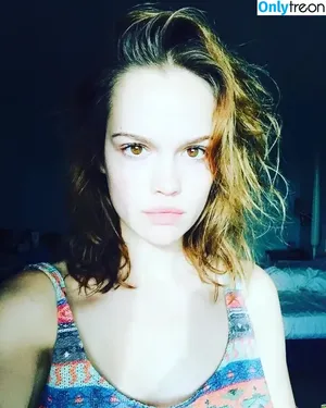 Emilia Schüle / emilia.schuele nude photo #0001