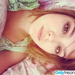 Emilia Schüle / emilia.schuele nude photo #0002