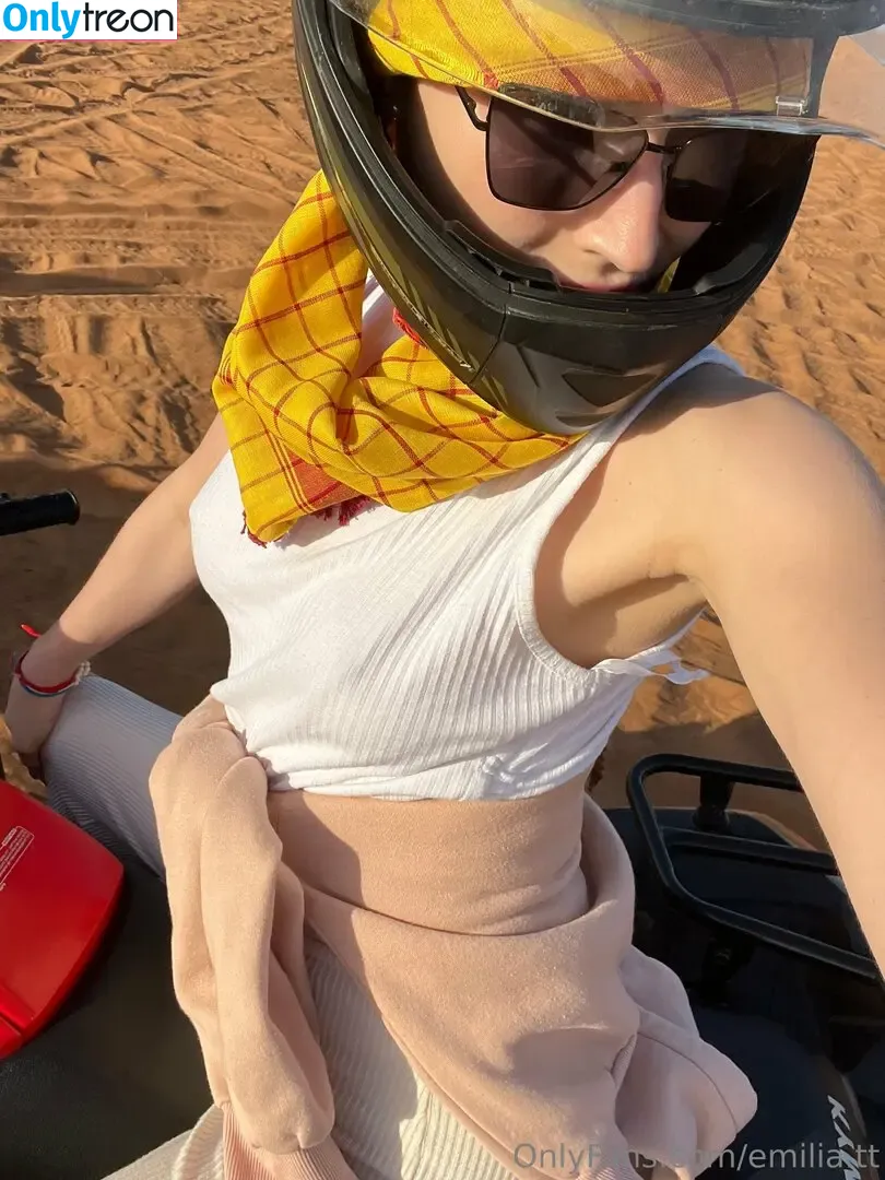 emilia.tt nude photo #0052 (emiliaa.tt)