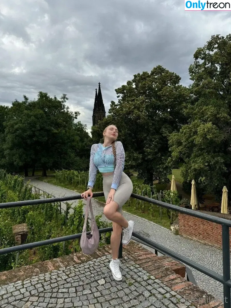 emilia.tt nude photo #0072 (emiliaa.tt)