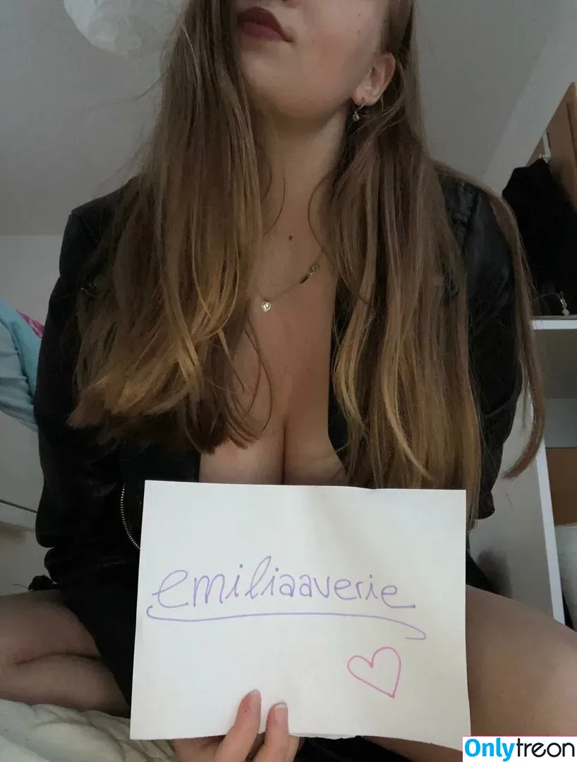 Emilia nude photo #0059 (Emmadorable / Emmia / emiliaaa)