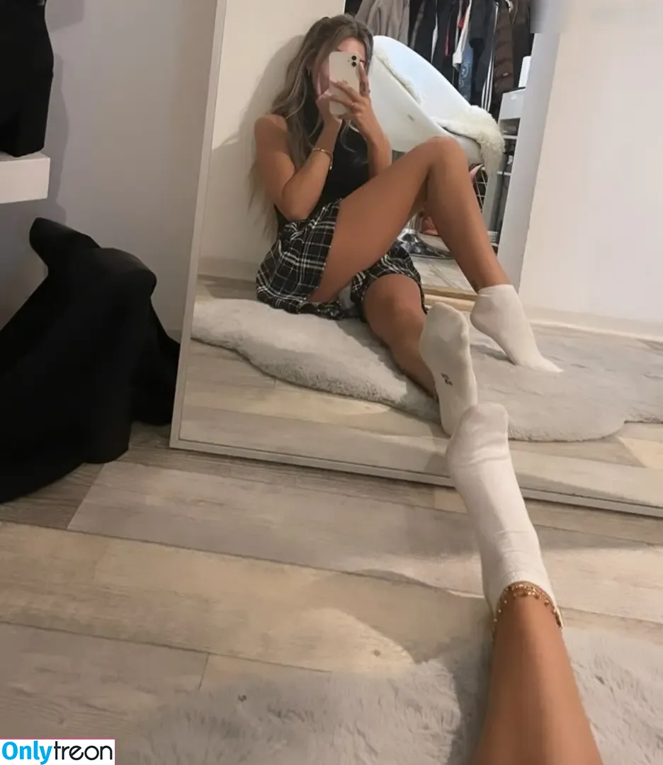 emiliaaa.rose nude photo #0038 (emilia.roseee)