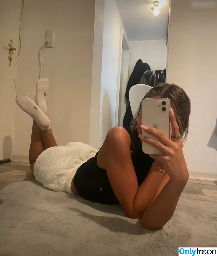 emiliaaa.rose nude photo #0085 (emilia.roseee)