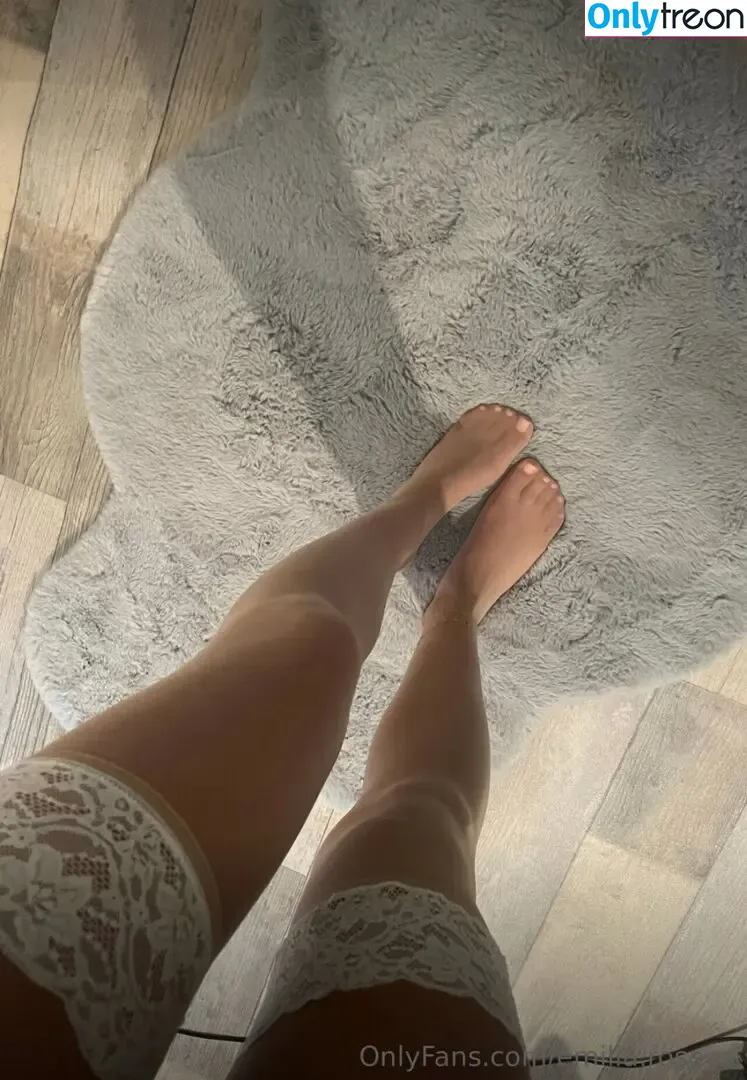 emiliaaa.rose nude photo #0093 (emilia.roseee)