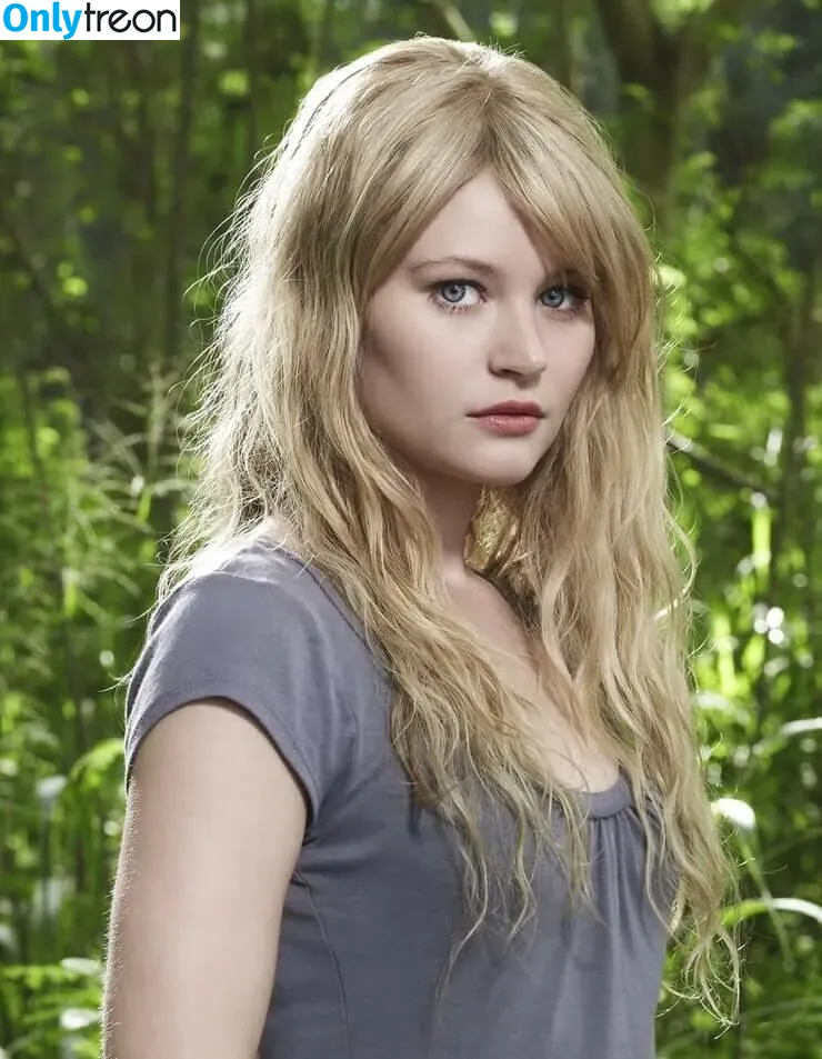 Emilie De Ravin голая photo #0004 (Claire from LOST / emiliede_ravin)