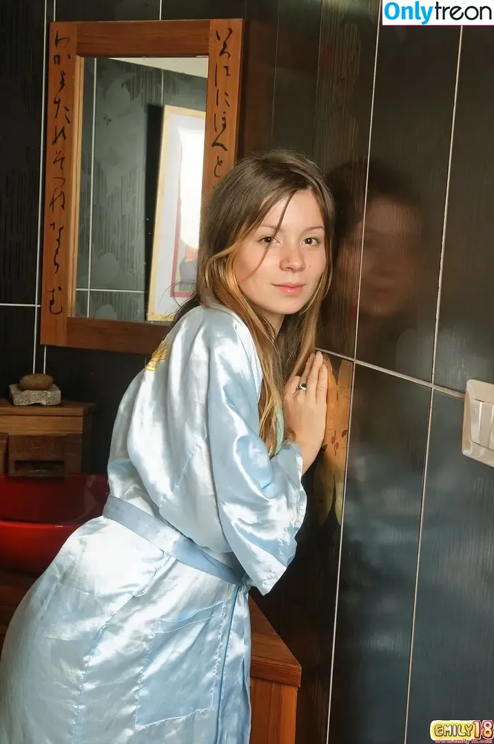 Emily 18 голая photo #0005 (yulia_jai_ma)