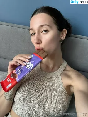 Emily Berryy / EmilyyInfinity / emily_berryy nude photo #0110