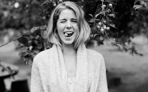 Emily Bett Rickards / emilybett nude photo #0017