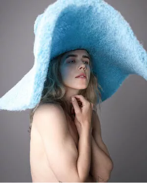 Emily Bett Rickards / emilybett nude photo #0020