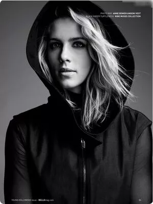 Emily Bett Rickards / emilybett nude photo #0029