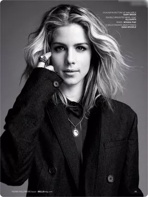 Emily Bett Rickards / emilybett nude photo #0036