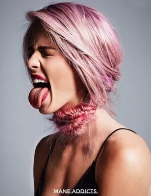 Emily Bett Rickards / emilybett фото голая #0085