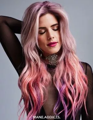 Emily Bett Rickards / emilybett фото голая #0086