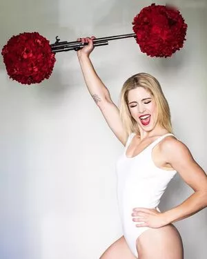 Emily Bett Rickards / emilybett фото голая #0089