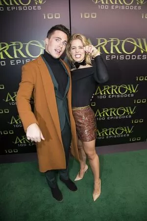 Emily Bett Rickards / emilybett фото голая #0104